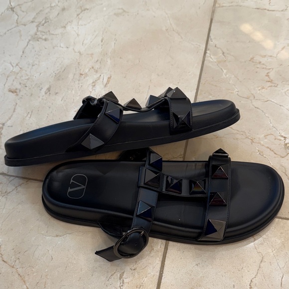 Valentino Garavani Black Pyramid Stud Slides - Picture 2 of 4